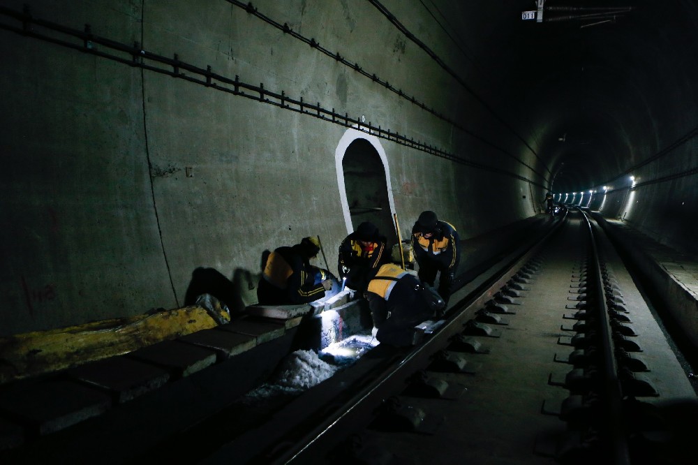 四川铁路运营隧道病害现状